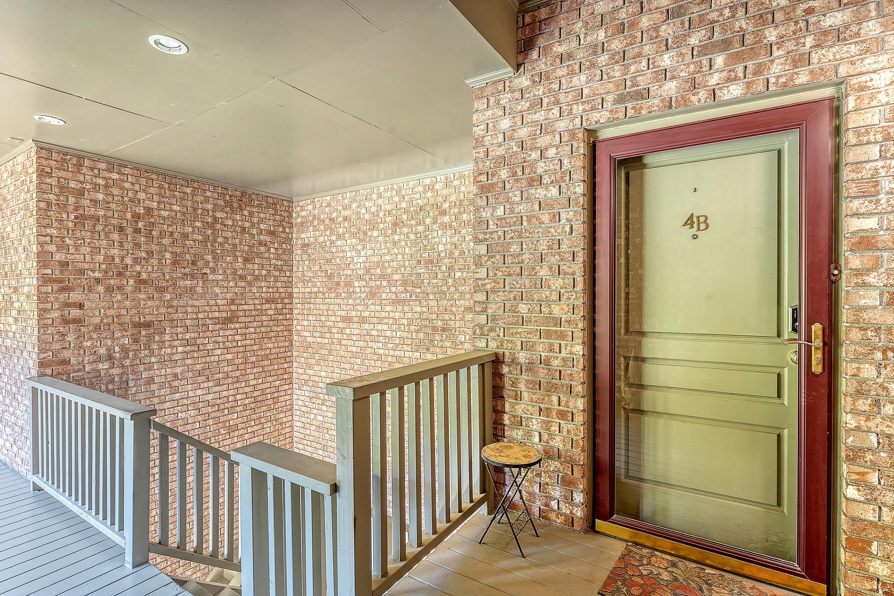 220 3rd Avenue, Unit 4B Charleston, SC 29403 - Photo 4 of 48 DSC04546_33-copy