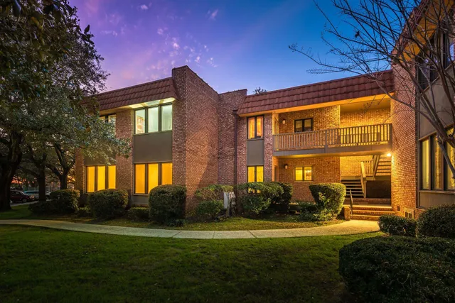 $995,000 | 220 3rd Avenue, Unit 4B, Charleston, SC 29403