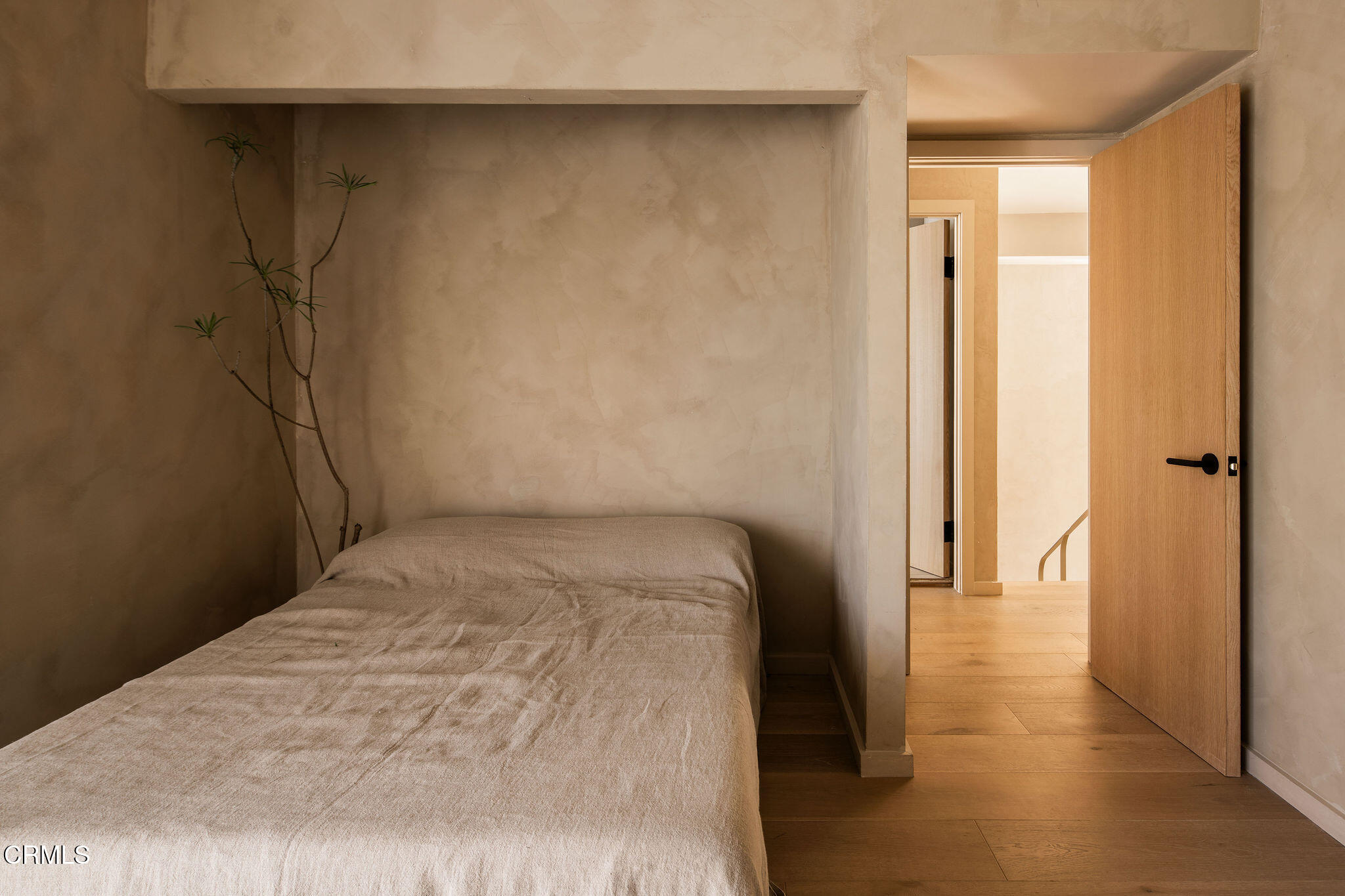 4722 Larkwood Avenue Los Angeles, CA 91364 - Photo 18 of 27 a view of a room with an empty space