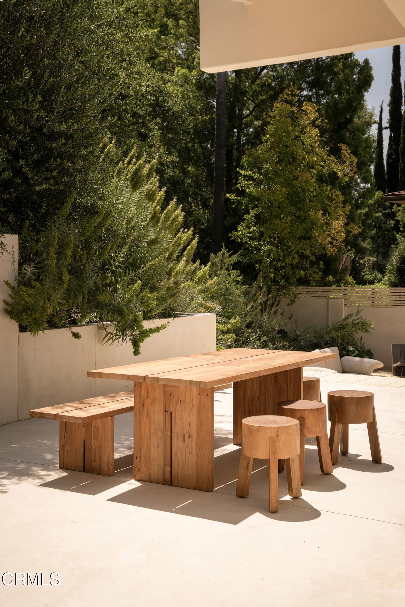 4722 Larkwood Avenue Los Angeles, CA 91364 - Photo 26 of 27 a view of a patio with table and chairs