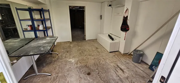 a view of an entryway with furniture