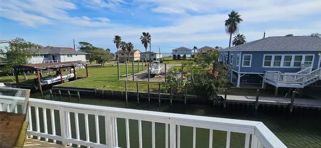 $475,000 | 1643 Railroad Street, Dickinson, TX 77539