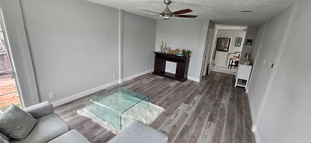 $475,000 | 1643 Railroad Street, Dickinson, TX 77539