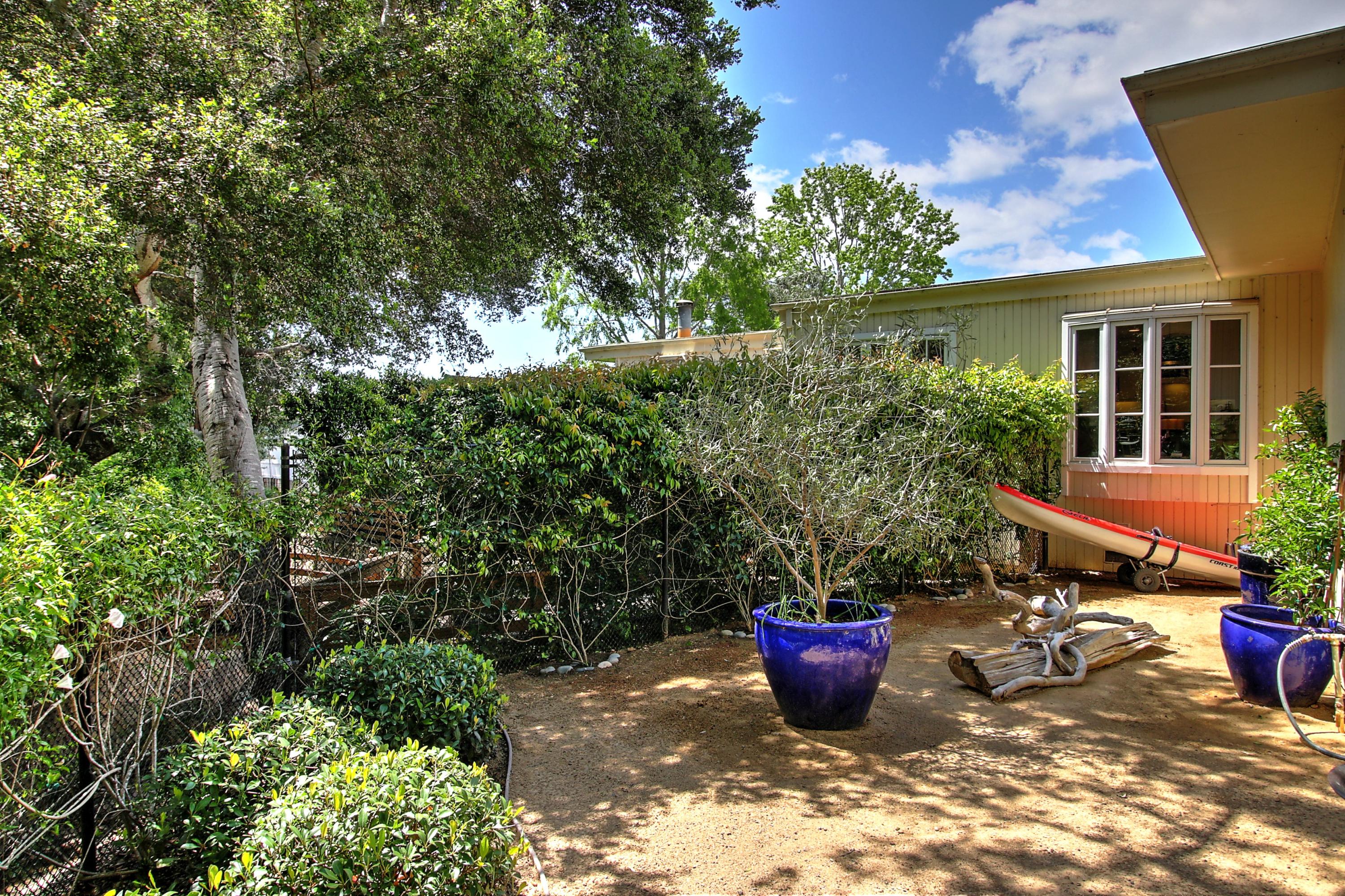546 San Ysidro Road, Unit A Santa Barbara, CA 93108 - Photo 19 of 23 side yard