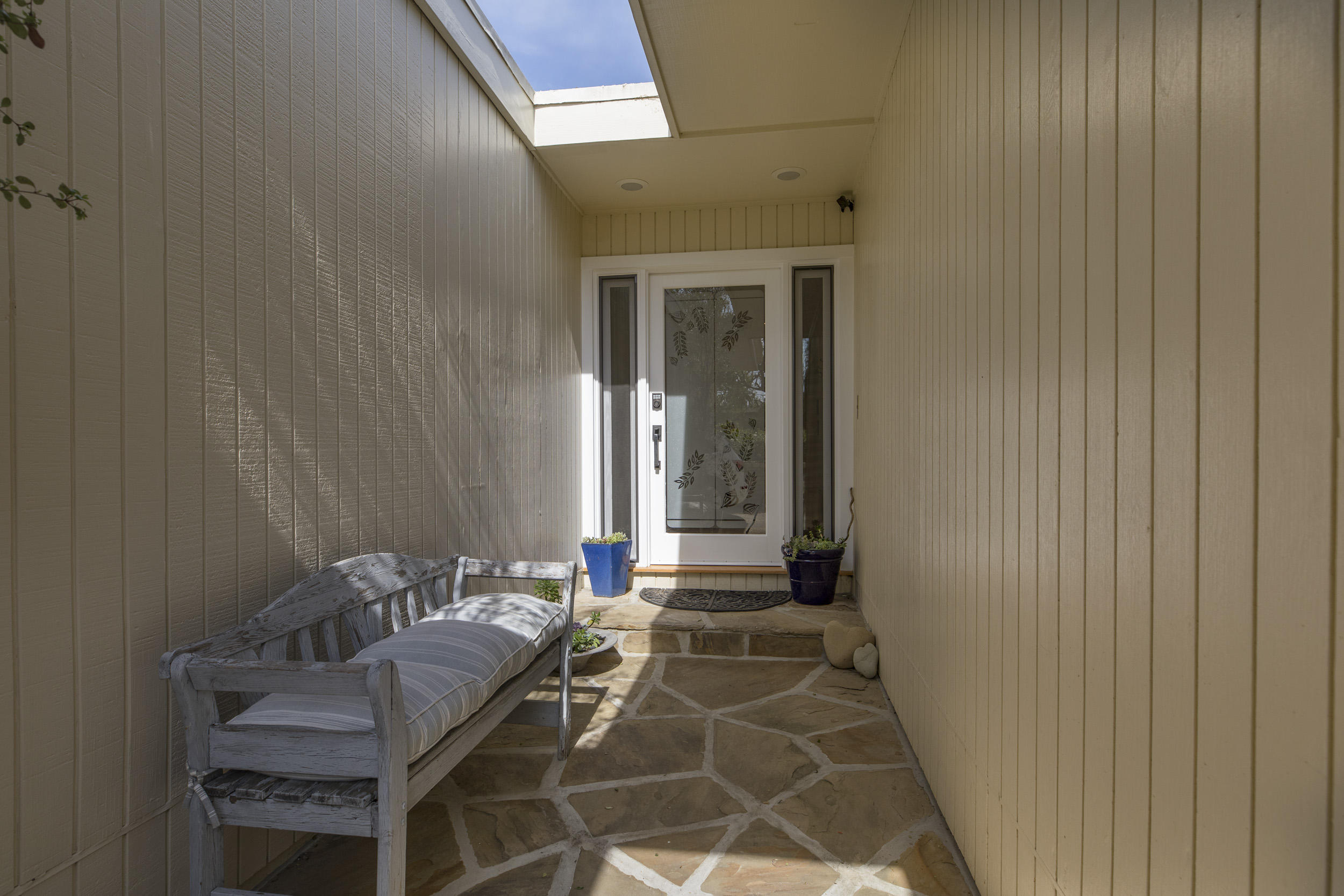 546 San Ysidro Road, Unit A Santa Barbara, CA 93108 - Photo 5 of 23 entrance