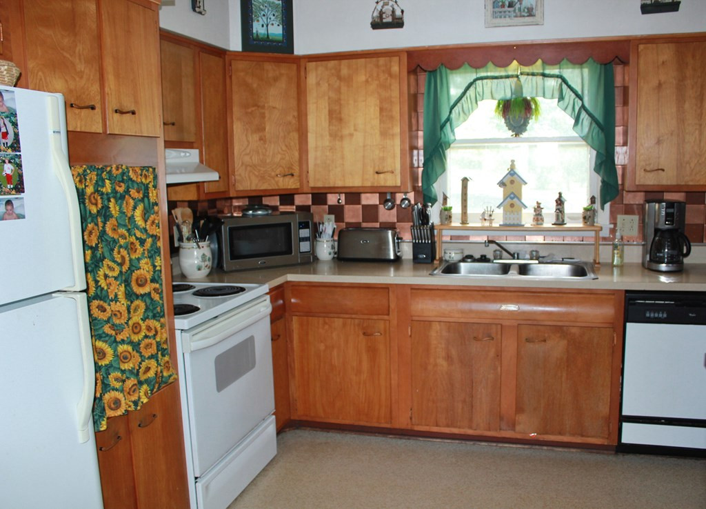 1692 Lake Shore Road Chazy, NY 12921 - Photo 6 of 19 Gallery Image 6