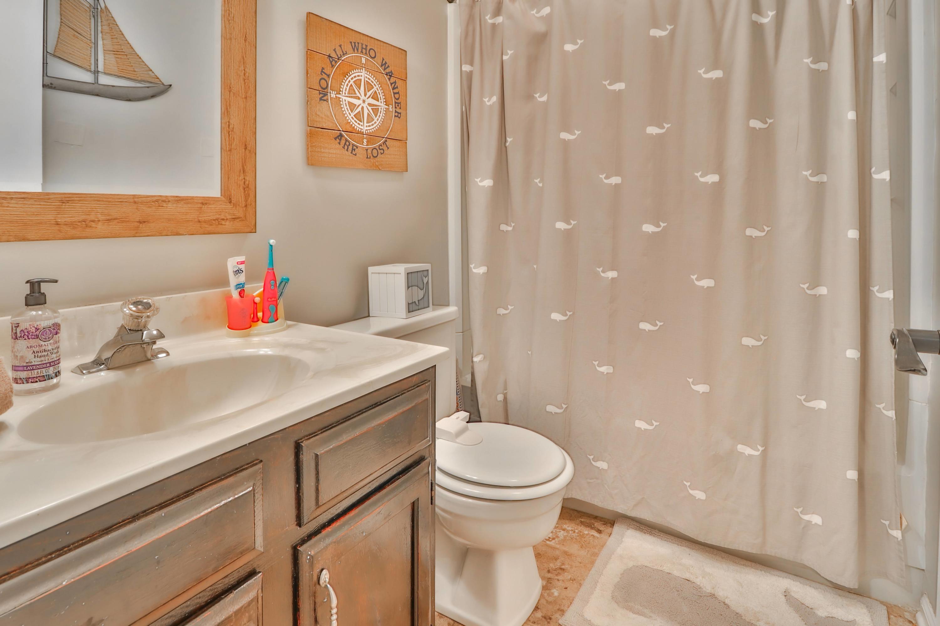 1228 Wenlock Road Knoxville, TN 37922 - Photo 18 of 29 Hall full bath