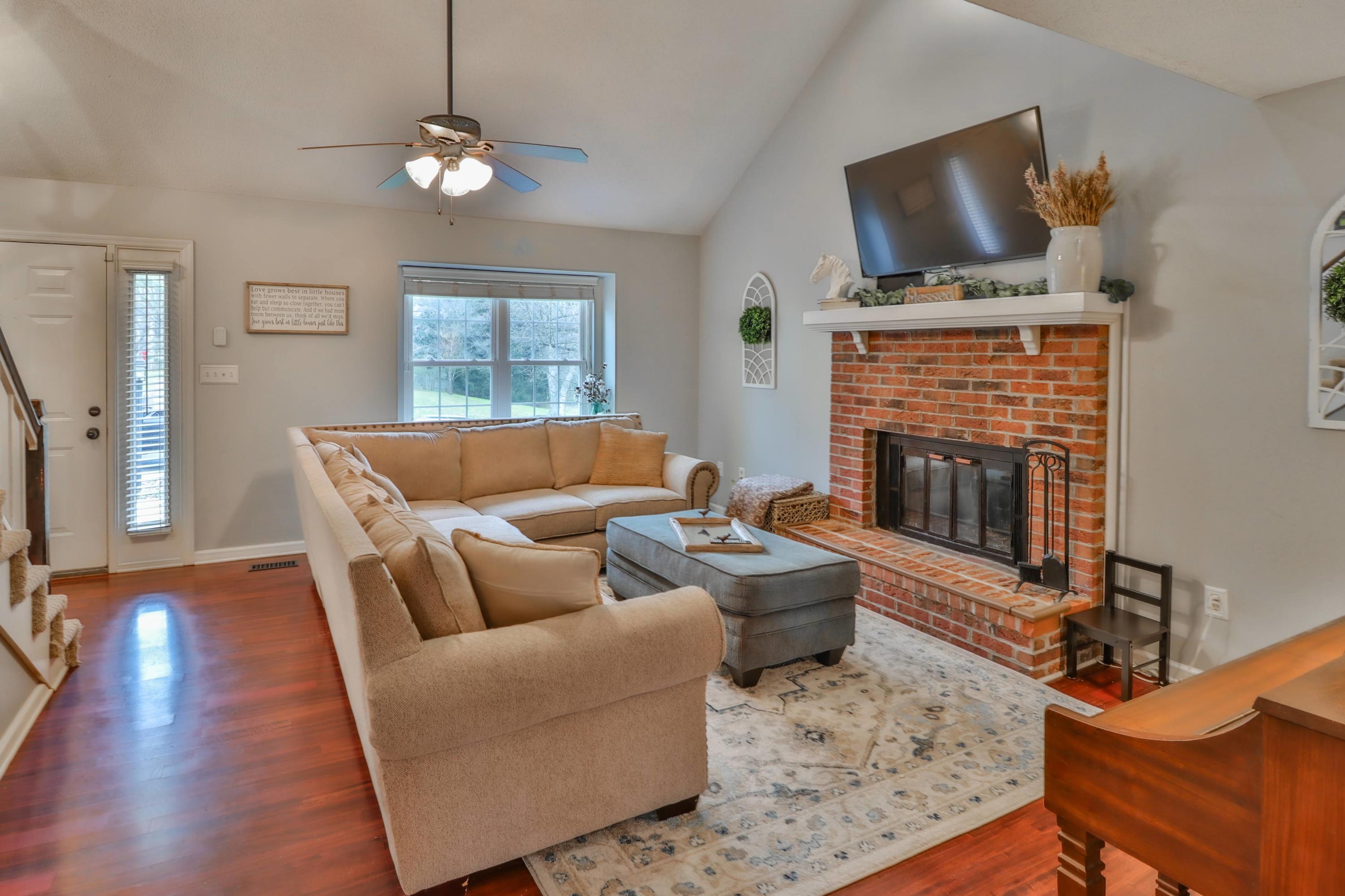 1228 Wenlock Road Knoxville, TN 37922 - Photo 3 of 29 Living room