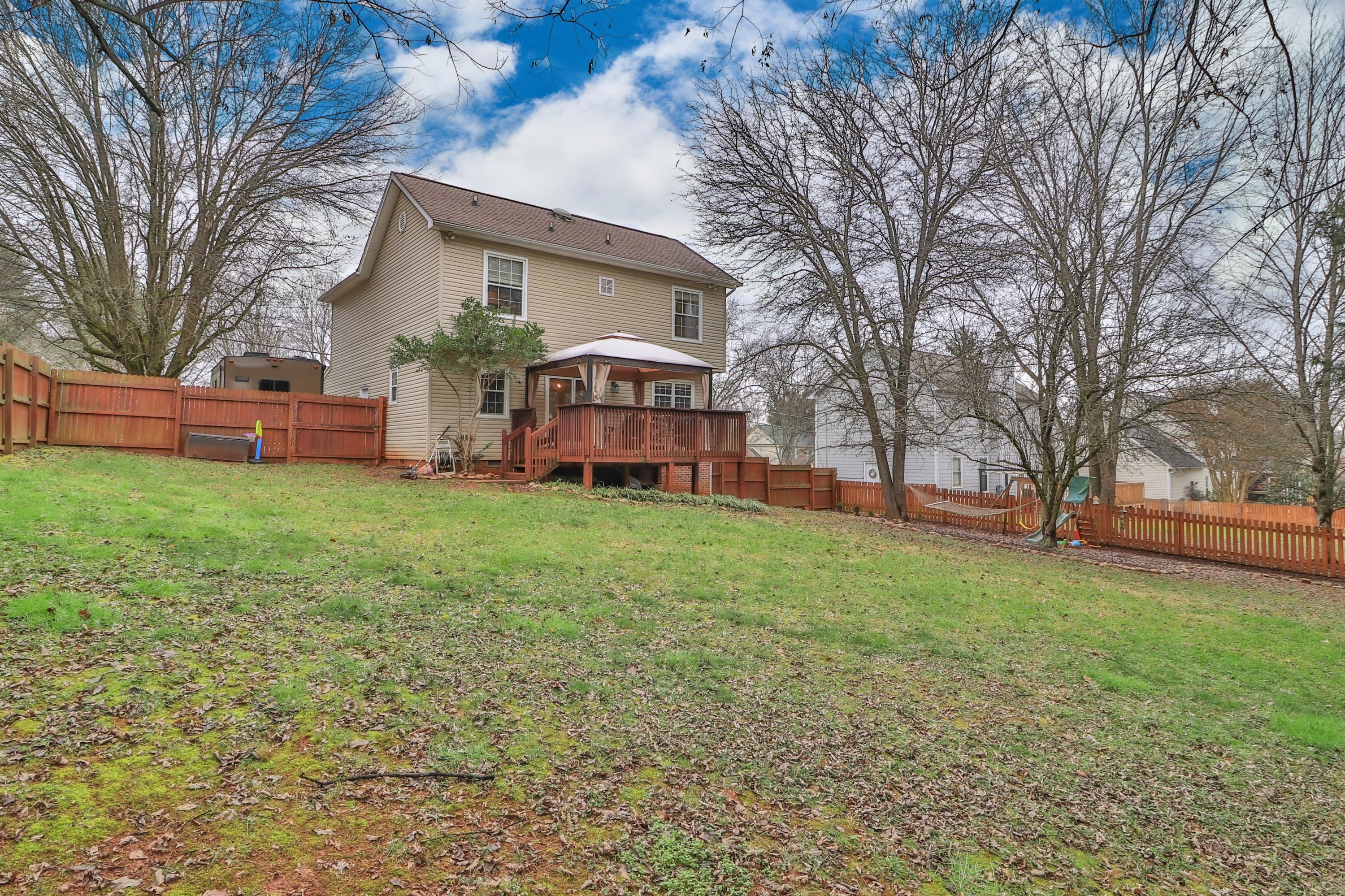 1228 Wenlock Road Knoxville, TN 37922 - Photo 23 of 29 Back yard