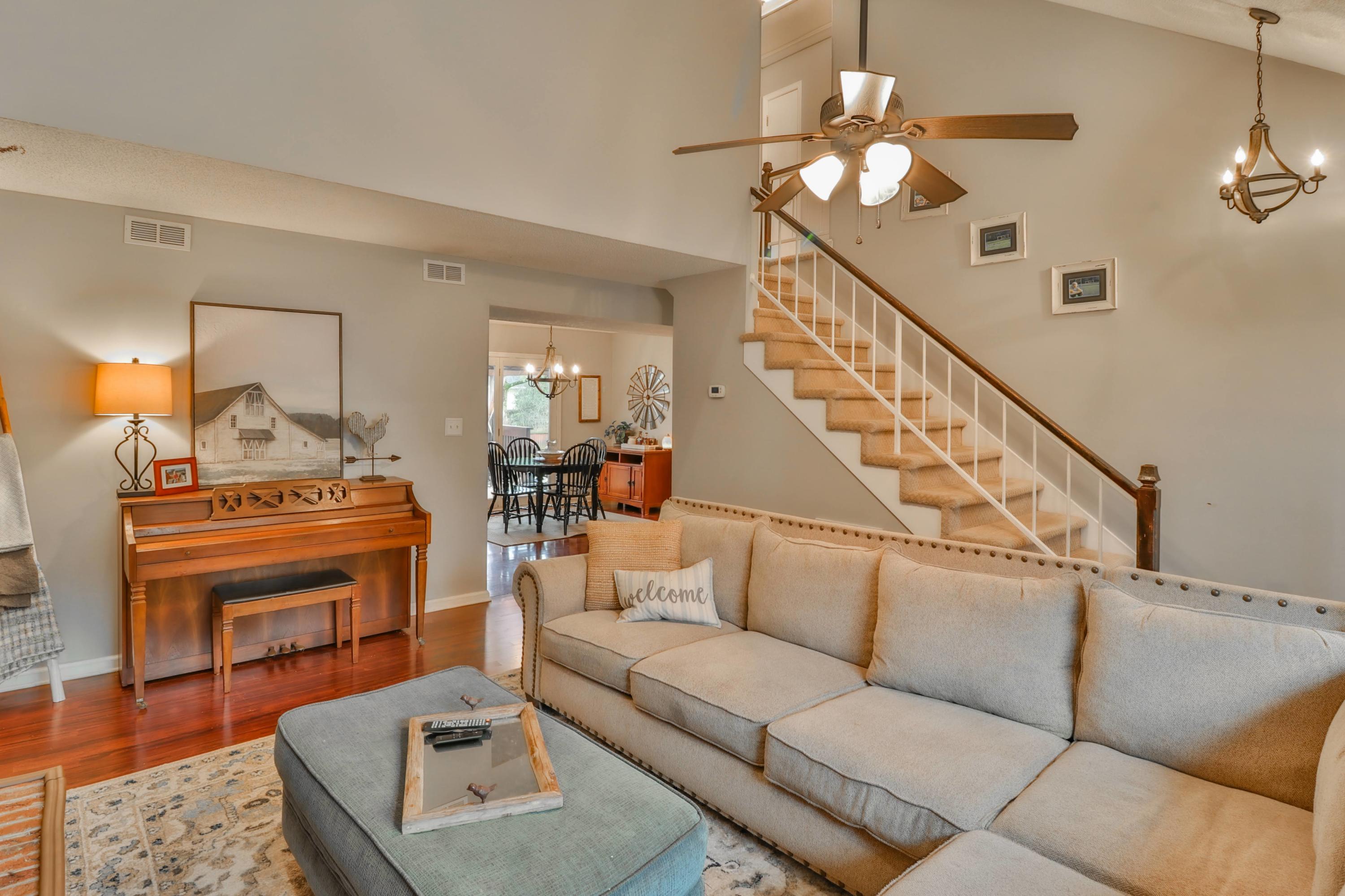 1228 Wenlock Road Knoxville, TN 37922 - Photo 4 of 29 Living room