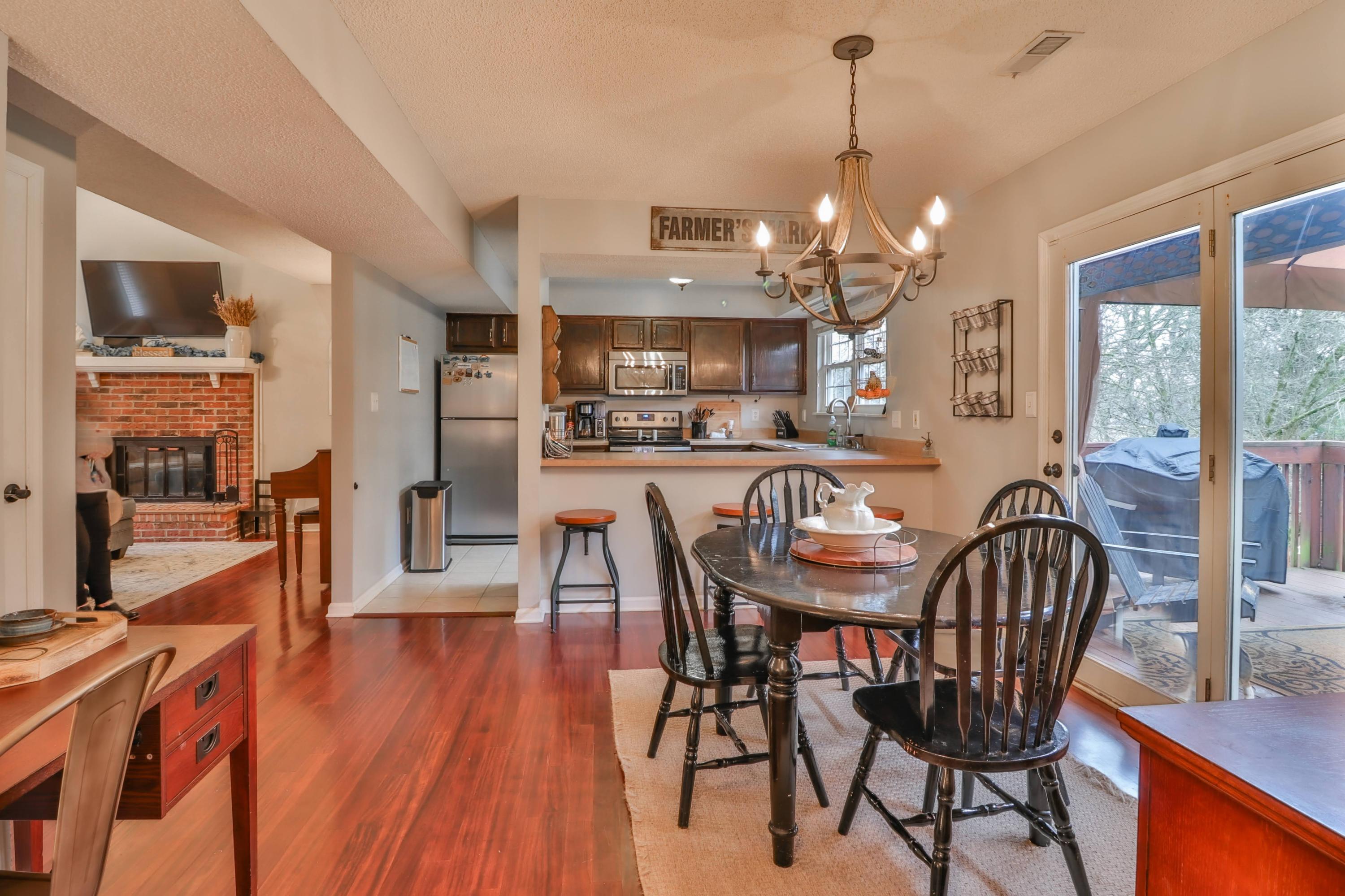1228 Wenlock Road Knoxville, TN 37922 - Photo 6 of 29 Dining space