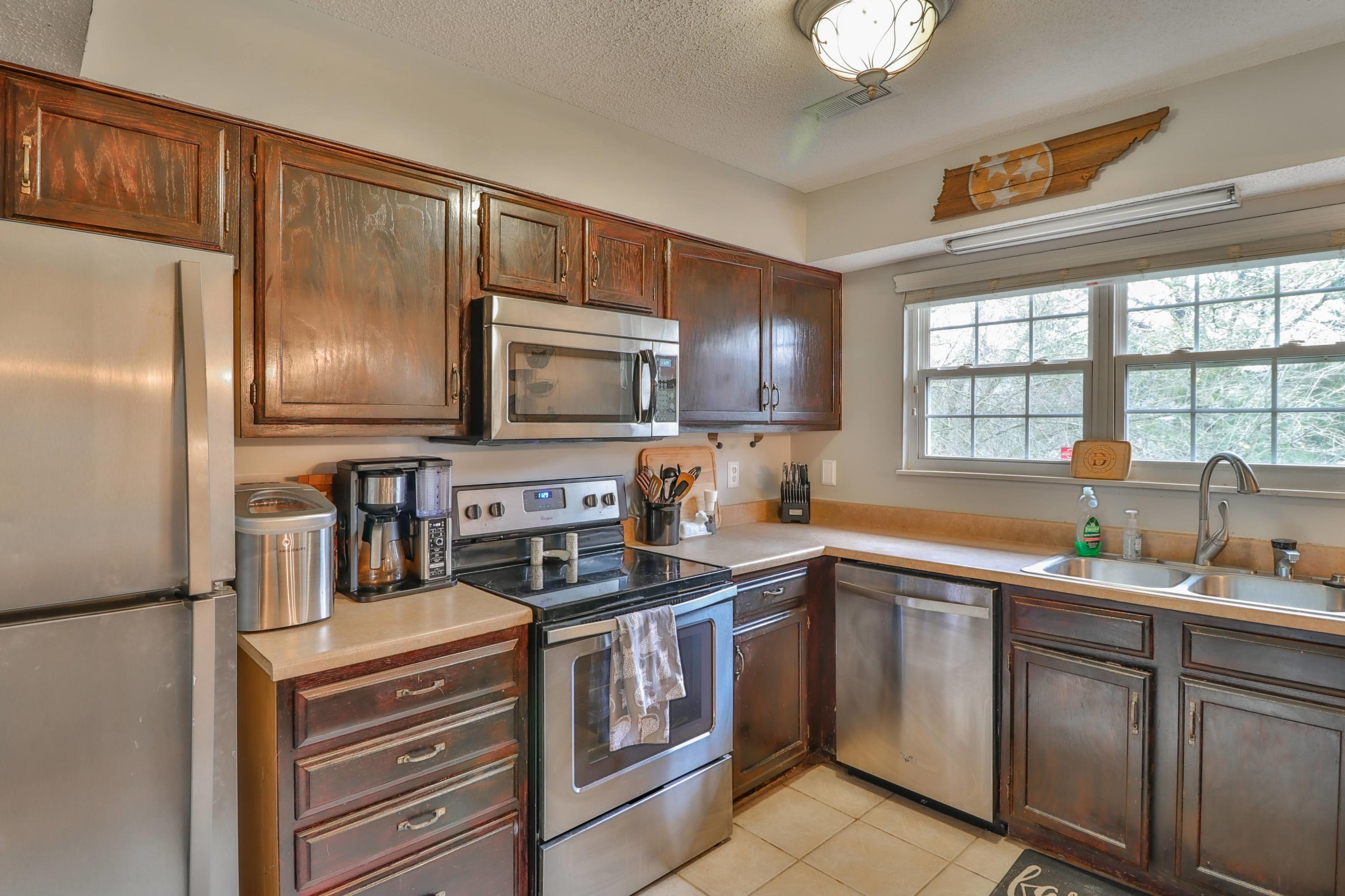 1228 Wenlock Road Knoxville, TN 37922 - Photo 9 of 29 Kitchen
