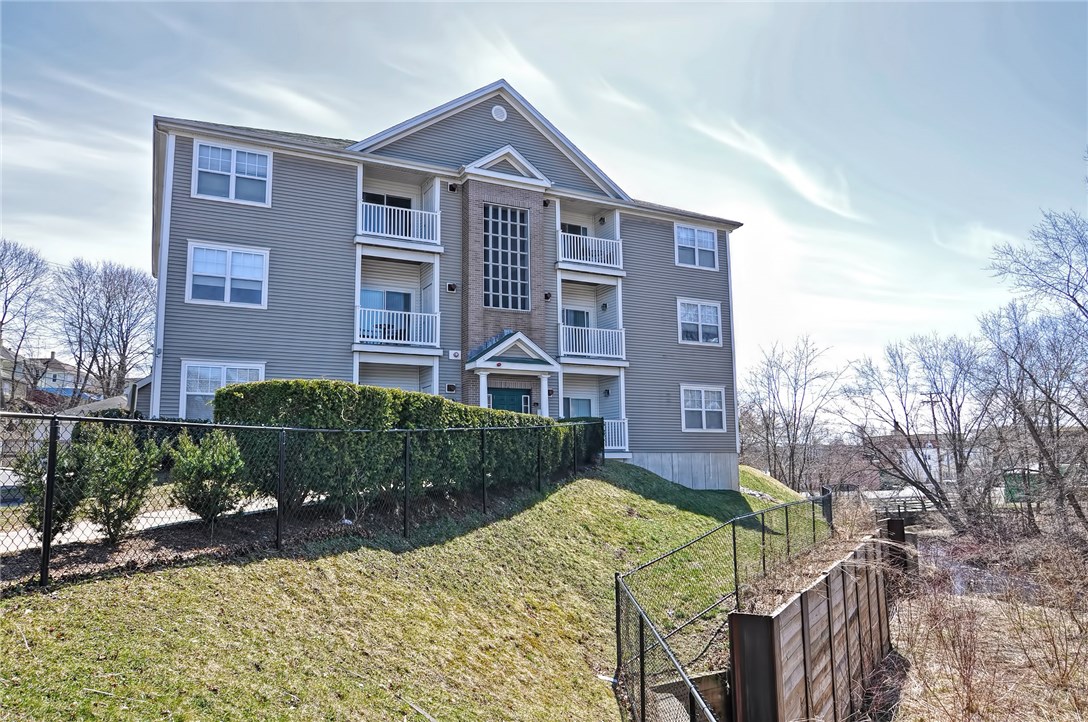 78 Mill Street, Unit 203 Woonsocket, RI 02895 - Photo 4 of 26 Gallery Image 4