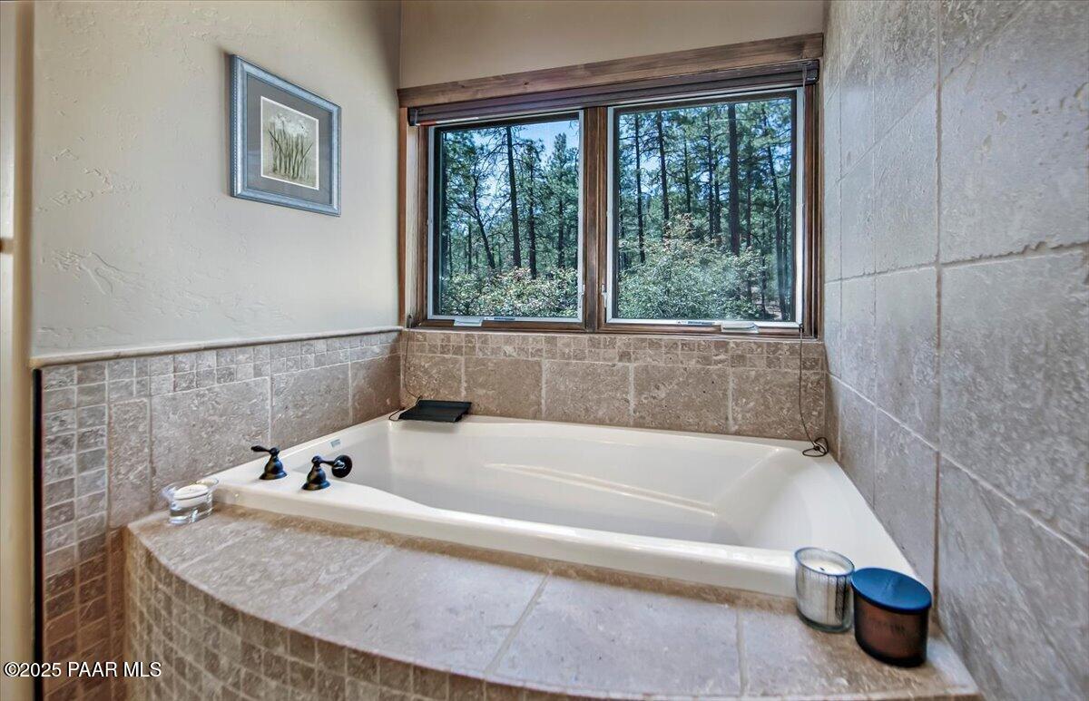 1585 High Valley Ranch Road Prescott, AZ 86303 - Photo 16 of 38 07-Primary Bathroom