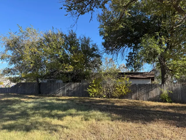 $69,000 | 406 East 2nd Street, Clarendon, TX 79226