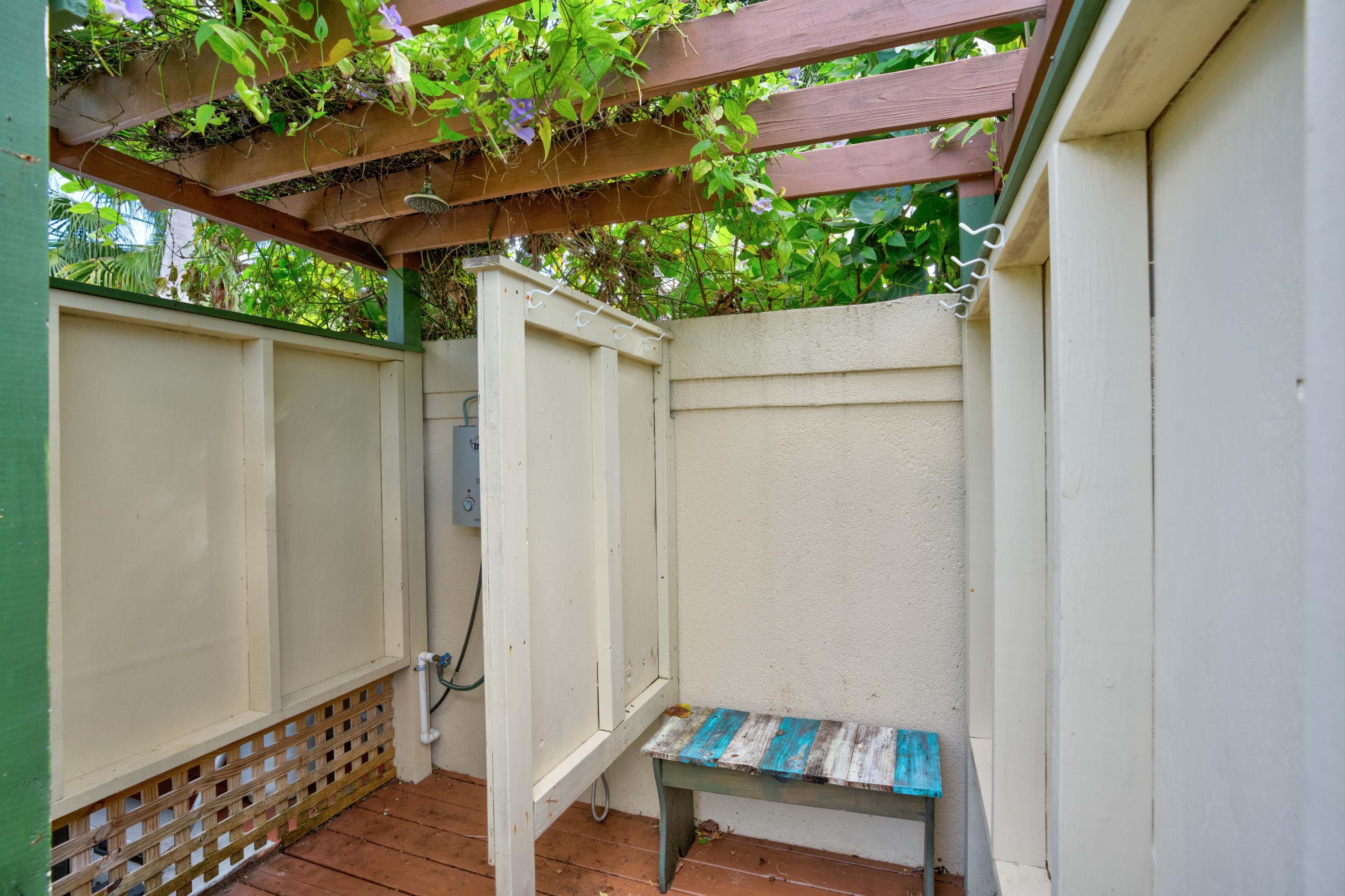 332 River Edge Road Jupiter, FL 33477 - Photo 5 of 103 a backyard of a house with wooden fence