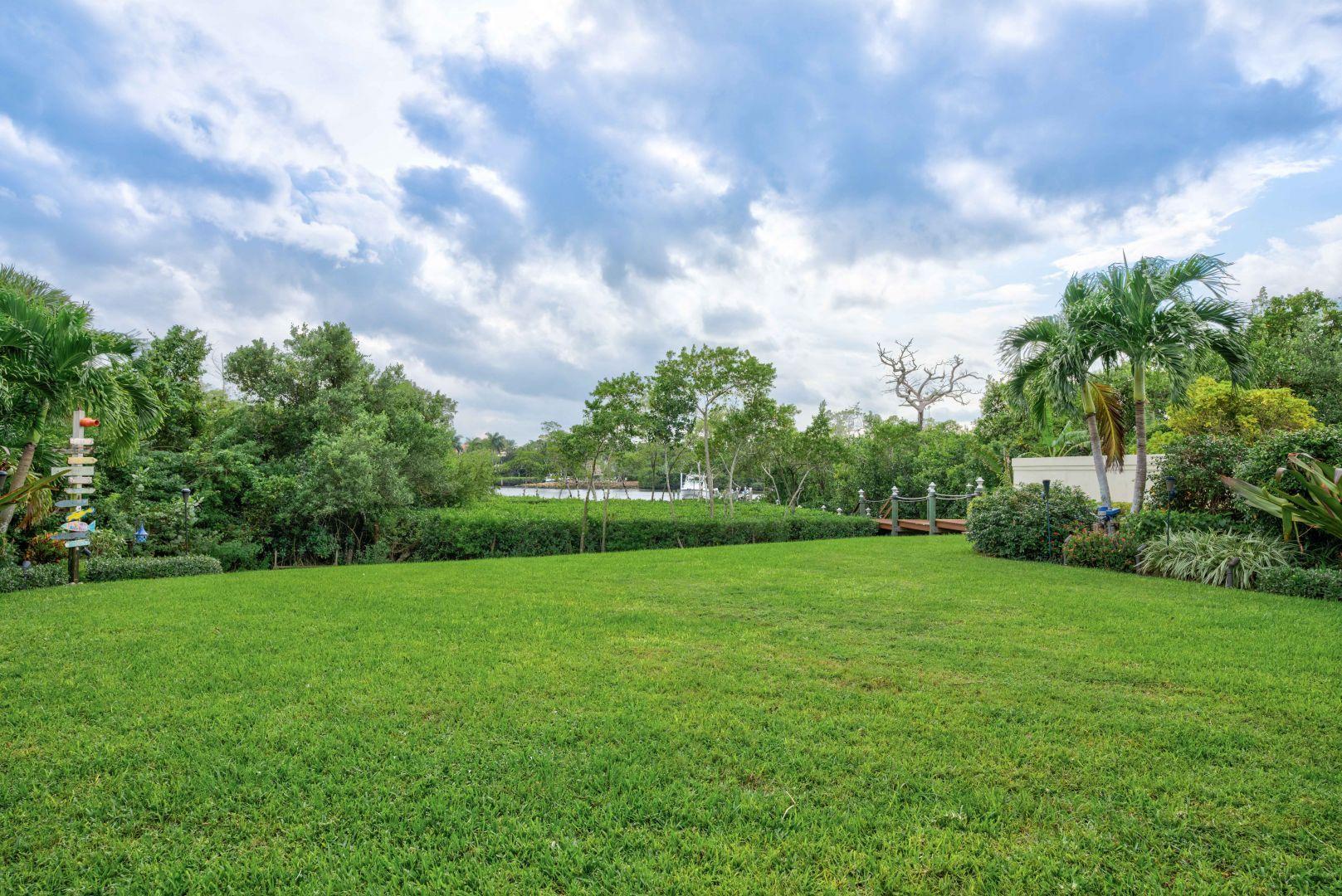 332 River Edge Road Jupiter, FL 33477 - Photo 52 of 103 a view of a big yard with plants and large trees