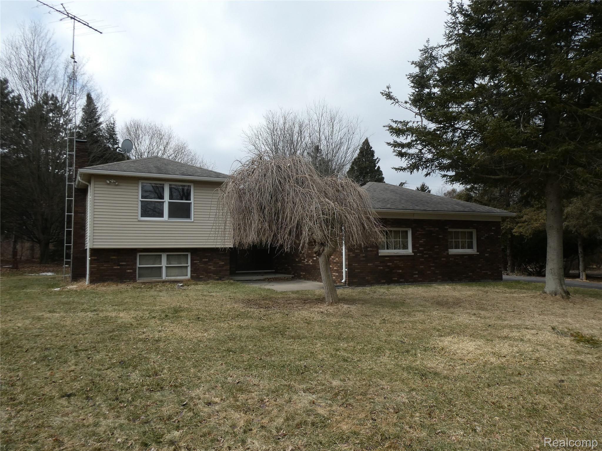 91 North Lake George Road Attica, MI 48412 - Photo 1 of 20 P1190764.JPG