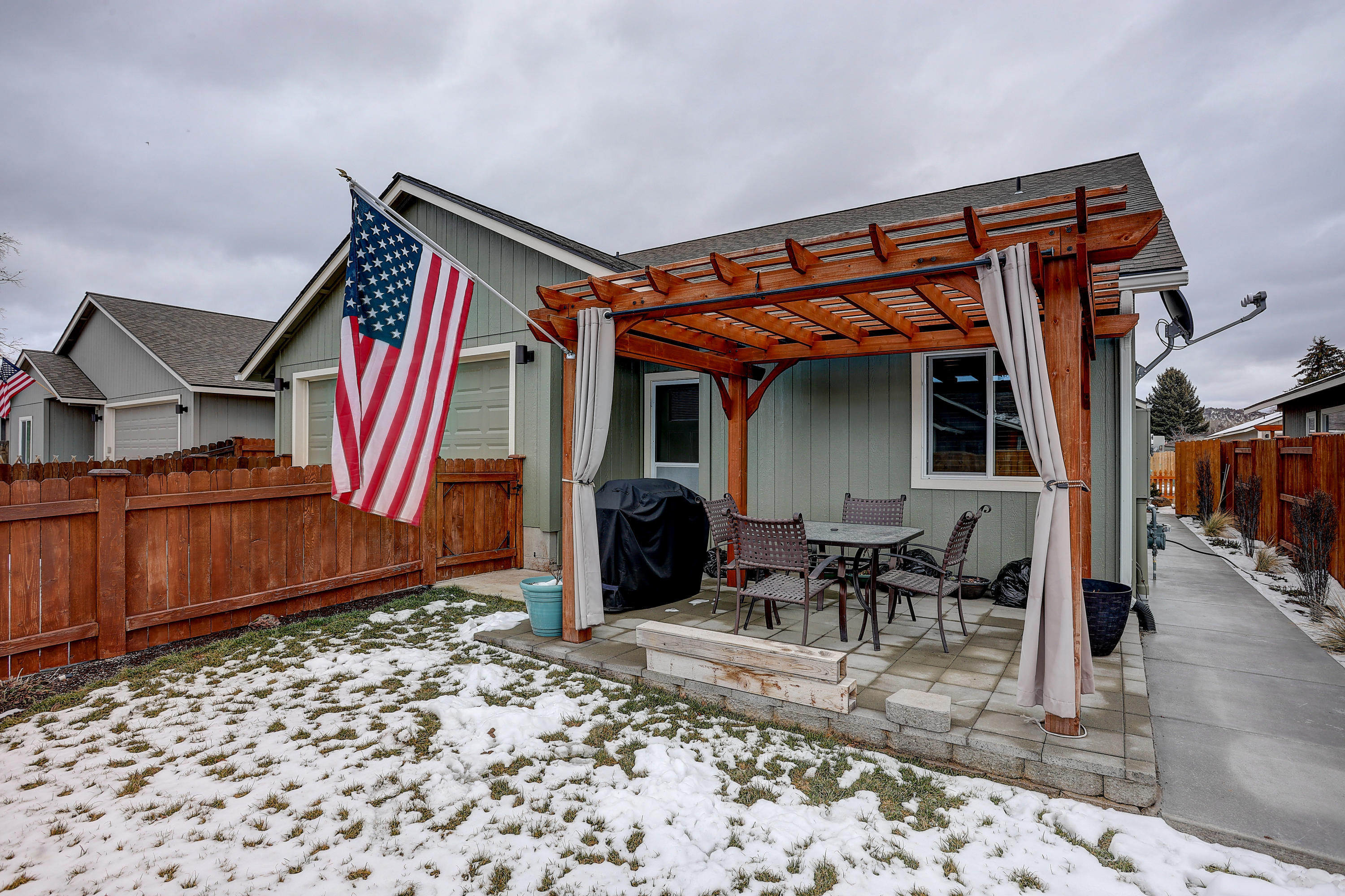 2631 Northeast Colleen Road Prineville, OR 97754 - Photo 25 of 31 Pergola
