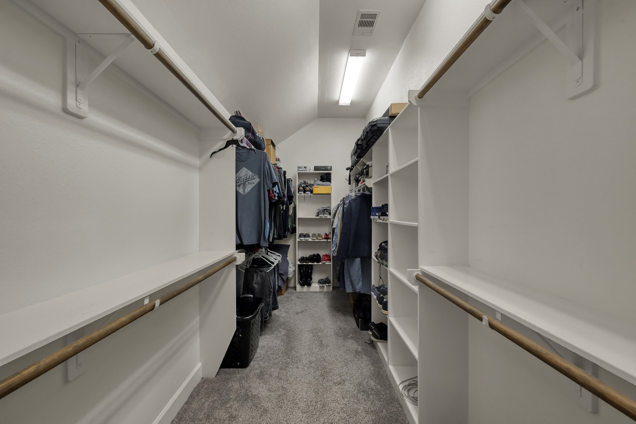121 Dudley Road Montgomery, TX 77356 - Photo 19 of 36 Plenty of room for even the largest wardrobe!