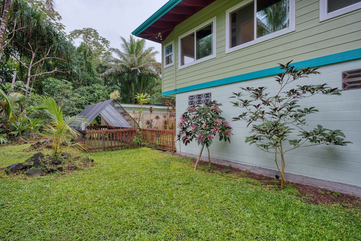 14-3674 Government Beach Road Pahoa, HI 96778 - Photo 24 of 29 a view of a house with a yard and a garden