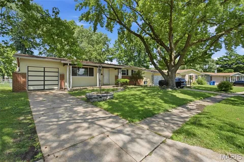 $174,900 | 1395 Redbird Drive, Florissant, MO 63031
