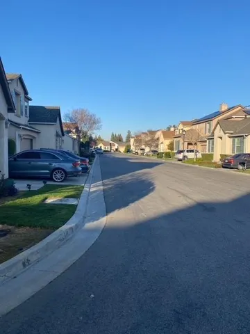 $495,000 | 73 West Bohemia Lane, Clovis, CA 93619