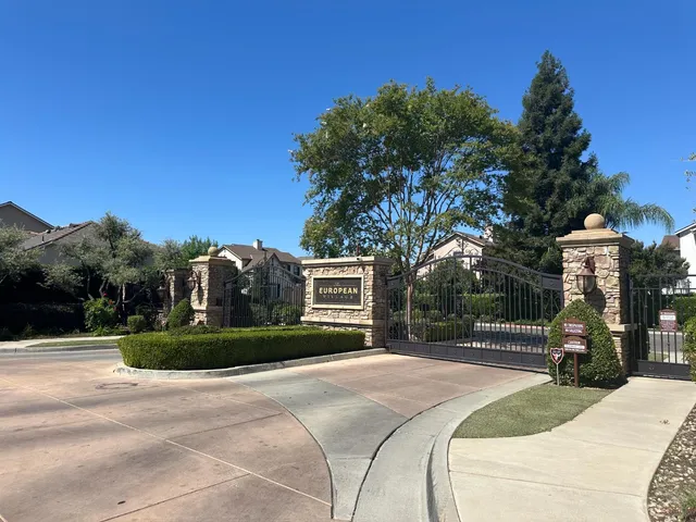 $495,000 | 73 West Bohemia Lane, Clovis, CA 93619