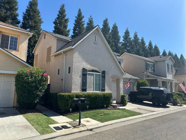 $495,000 | 73 West Bohemia Lane, Clovis, CA 93619