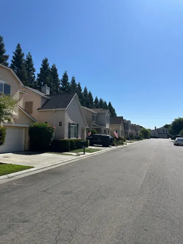 $495,000 | 73 West Bohemia Lane, Clovis, CA 93619