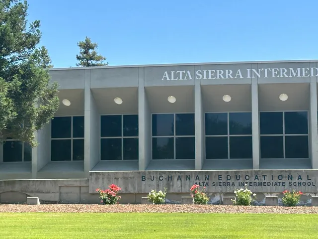 $495,000 | 73 West Bohemia Lane, Clovis, CA 93619