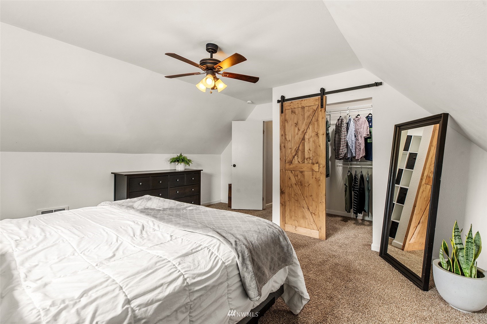 14627 Southeast 140th Street Renton, WA 98059 - Photo 20 of 33 a bedroom with a bed and a mirror