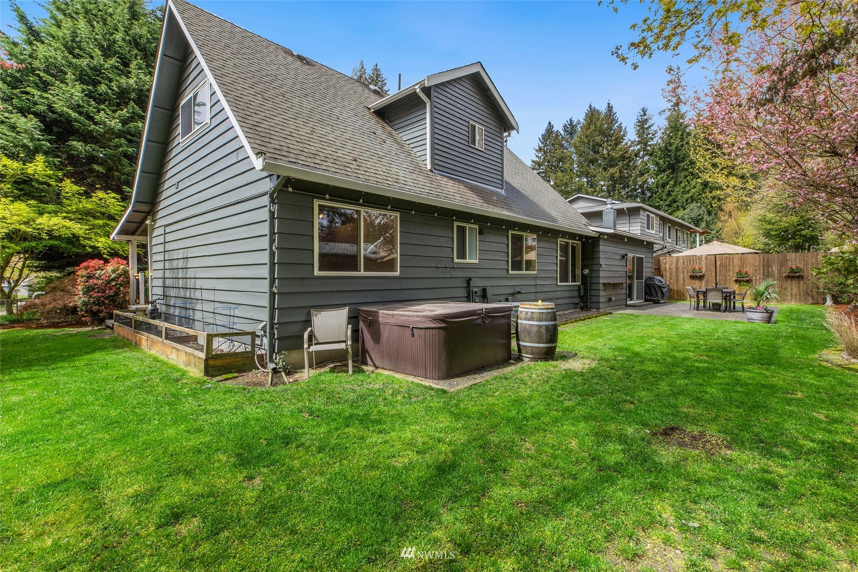 14627 Southeast 140th Street Renton, WA 98059 - Photo 28 of 33 a front view of house with yard and green space