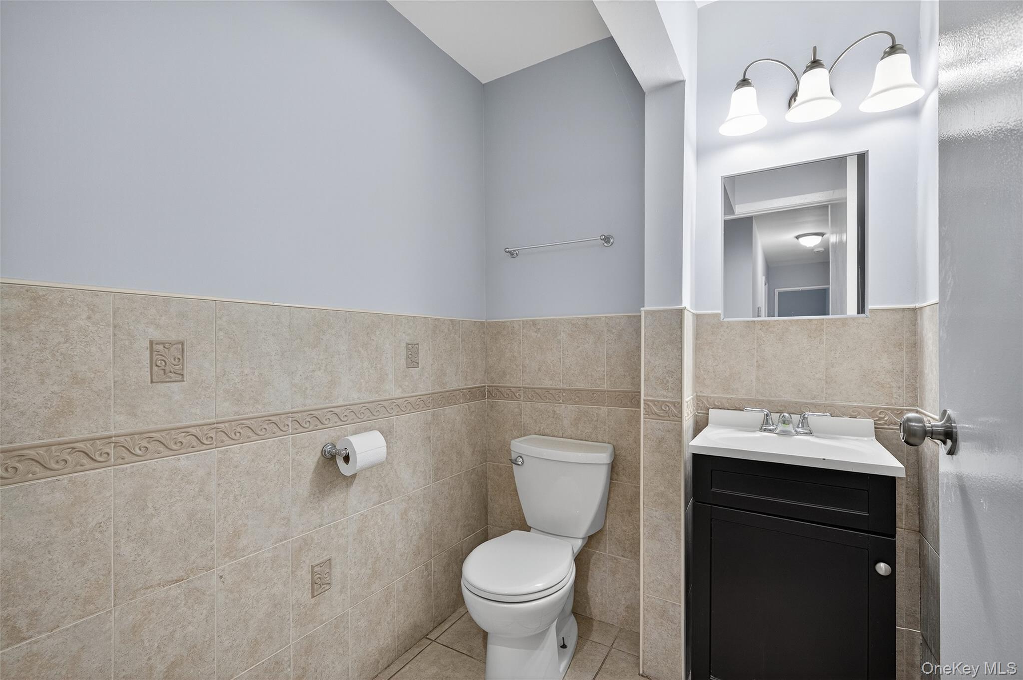 552 Old Country Road Plainview, NY 11803 - Photo 13 of 19 a bathroom with a toilet sink and mirror