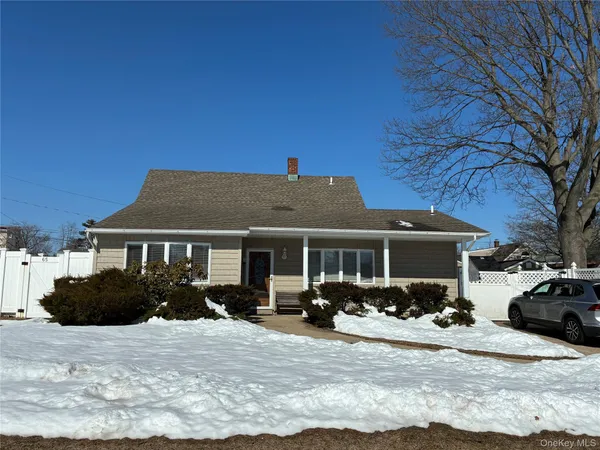 $5,800 | 65 Morning Glory Road, Levittown, NY 11756