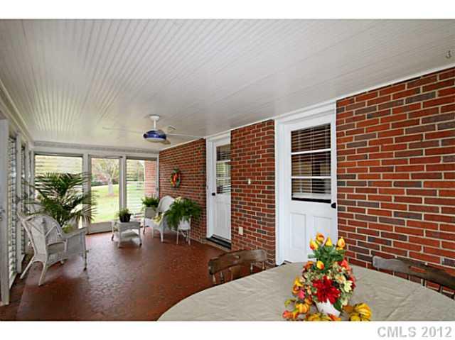 235 Thacker Road Rural Hall, NC 27045 - Photo 12 of 16 a living room with furniture