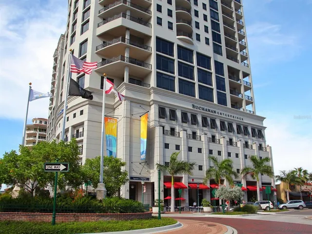 $2,995,000 | 1611 4th Street, Sarasota, FL 34236