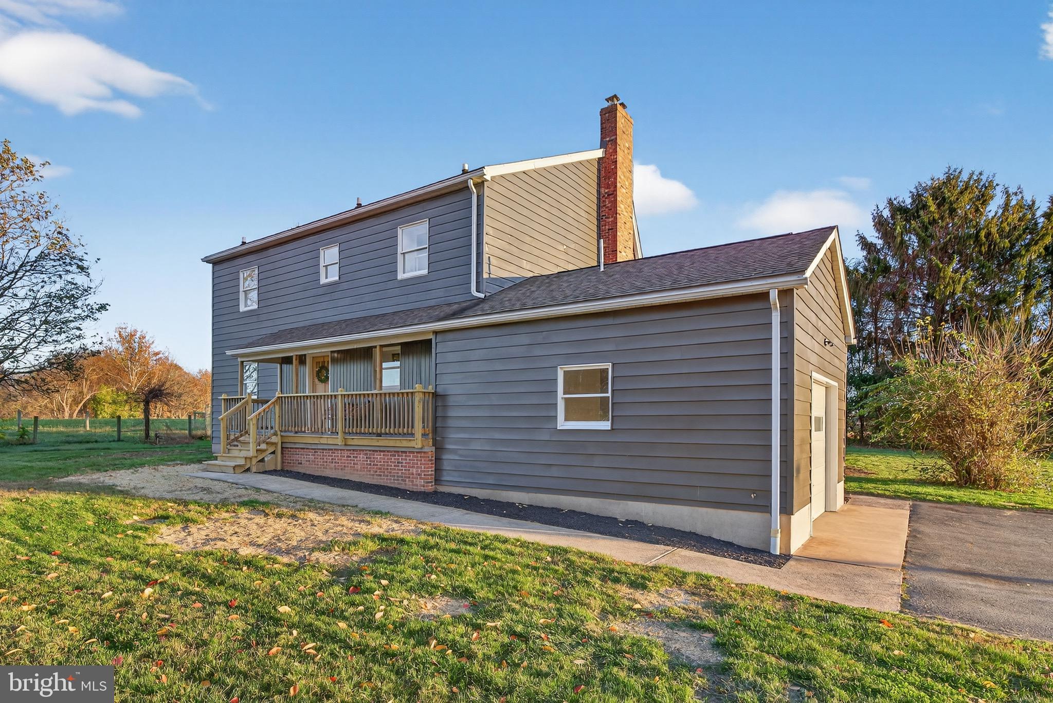 119 Oaks Road Oxford, PA 19363 - Photo 4 of 58 a front view of a house with garden