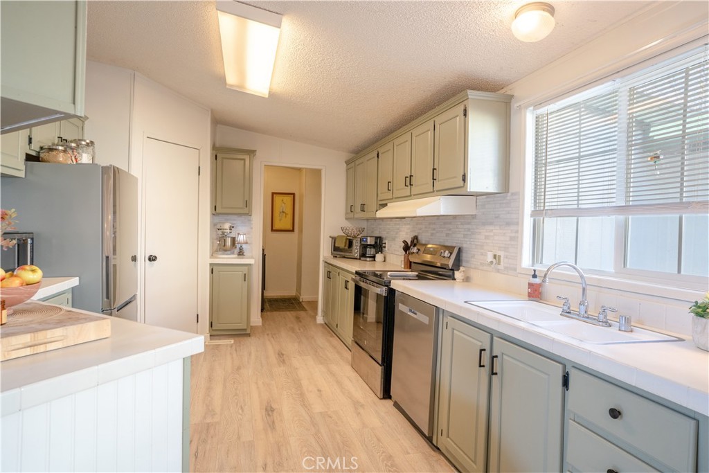 4114 Shetland Way Paso Robles, CA 93446 - Photo 4 of 13 a kitchen with a sink stove and refrigerator