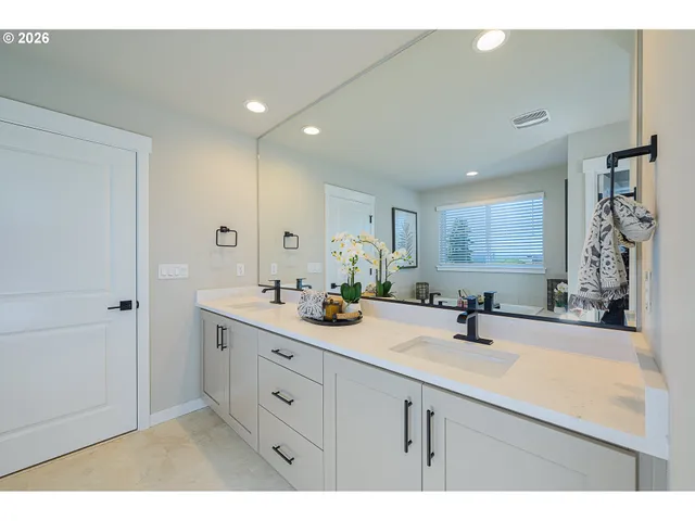 $699,960 | 18635 Warm Springs Street, Unit 4, Sandy, OR 97055