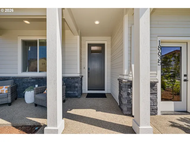 $699,960 | 18635 Warm Springs Street, Unit 4, Sandy, OR 97055