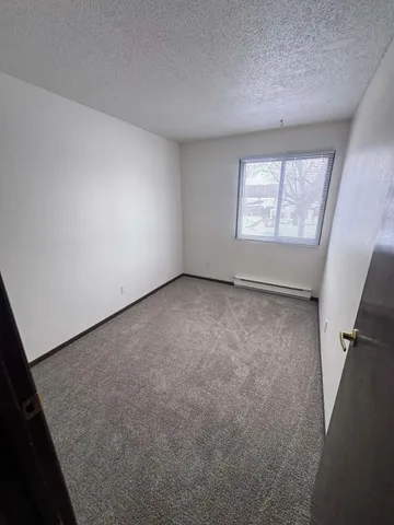 $650 | 408 Park Avenue, Unit 2, Madison, MN 56256