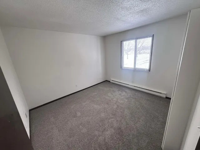 $650 | 408 Park Avenue, Unit 2, Madison, MN 56256