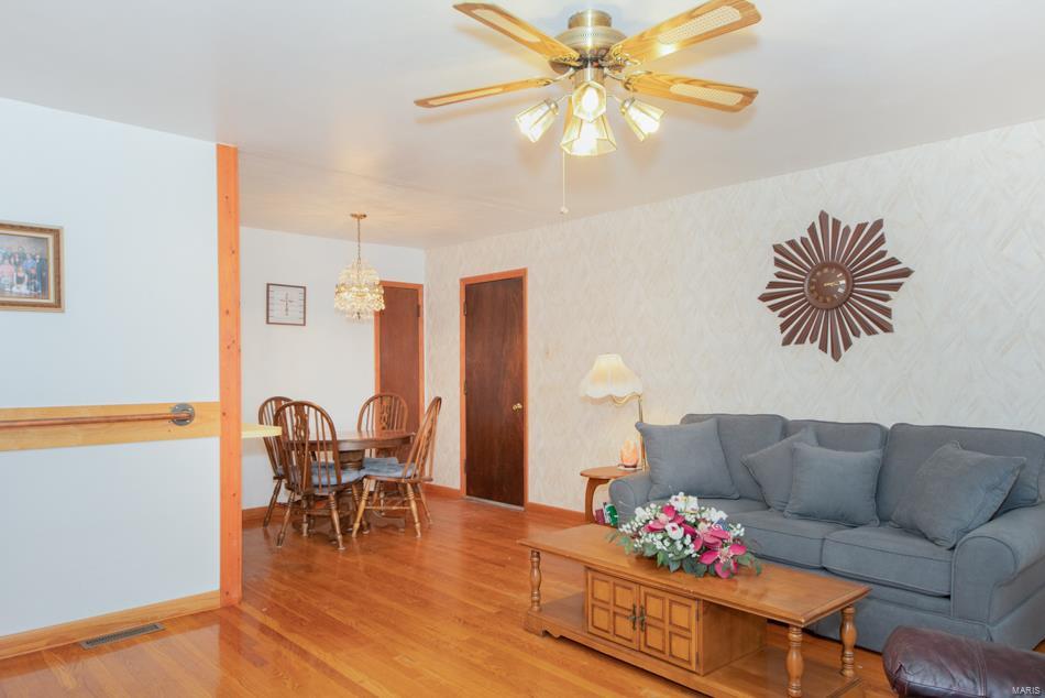 232 Dennison Drive Ballwin, MO 63021 - Photo 4 of 18