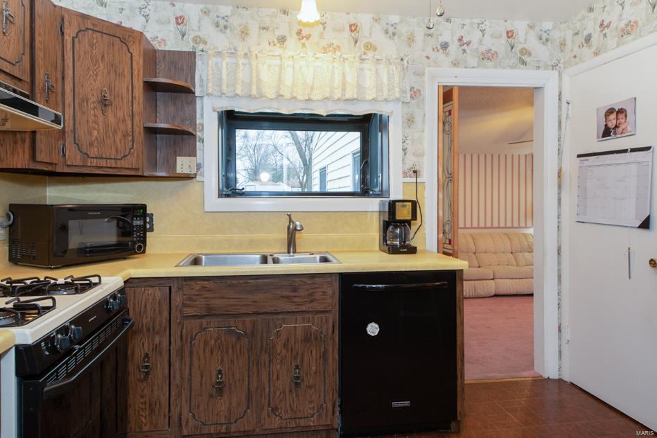 232 Dennison Drive Ballwin, MO 63021 - Photo 7 of 18