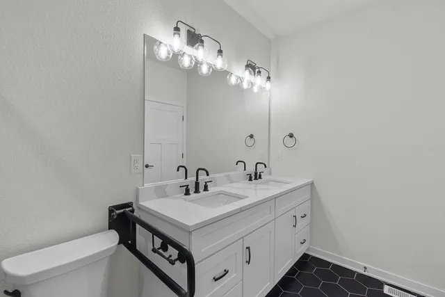 $625,000 | 10915 West Wisconsin Avenue, Wauwatosa, WI 53226