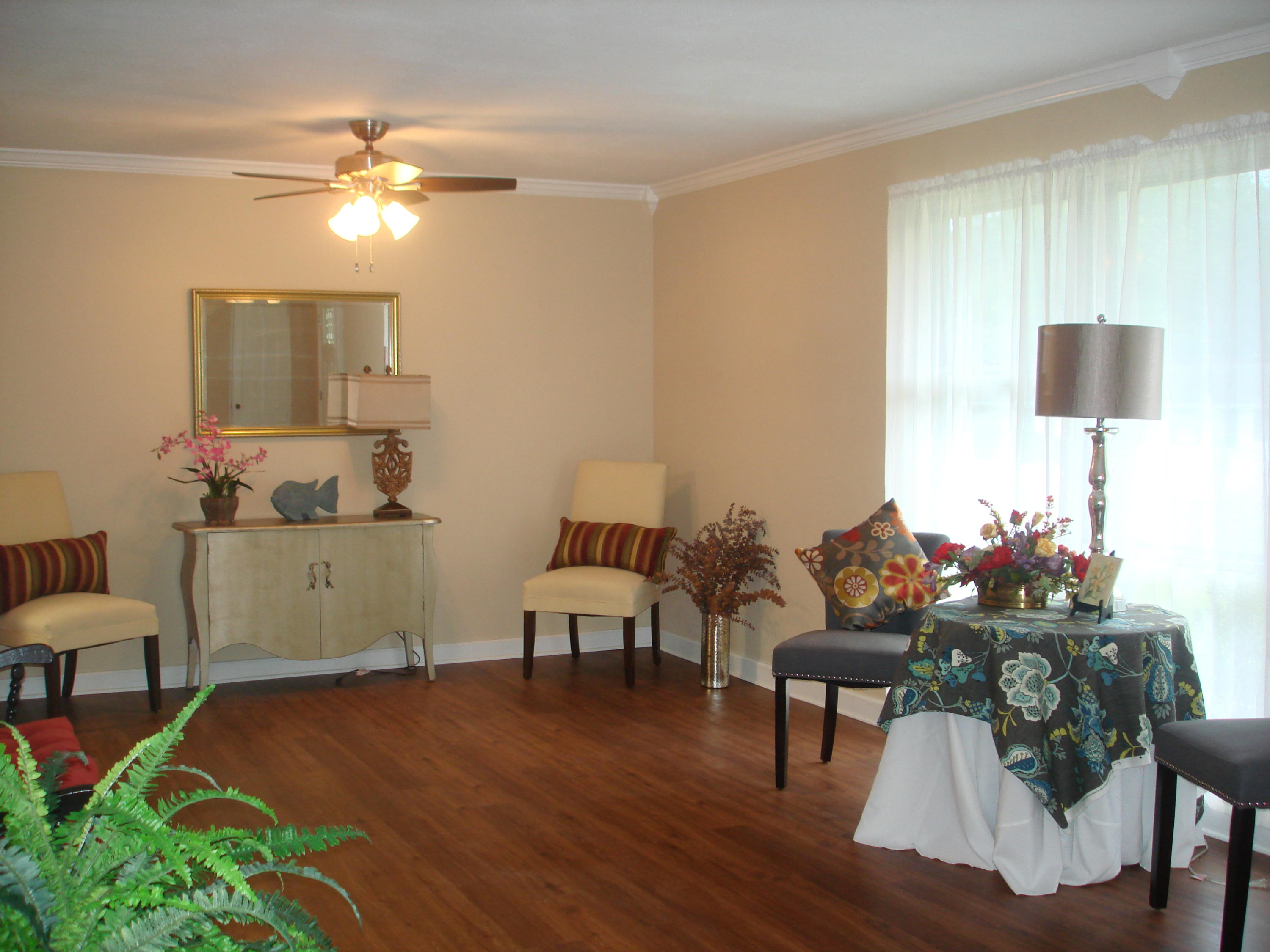 215 Butler Road Oak Ridge, TN 37830 - Photo 5 of 18 SPACIOUS LIVING/DINING ROOM COMBINATION