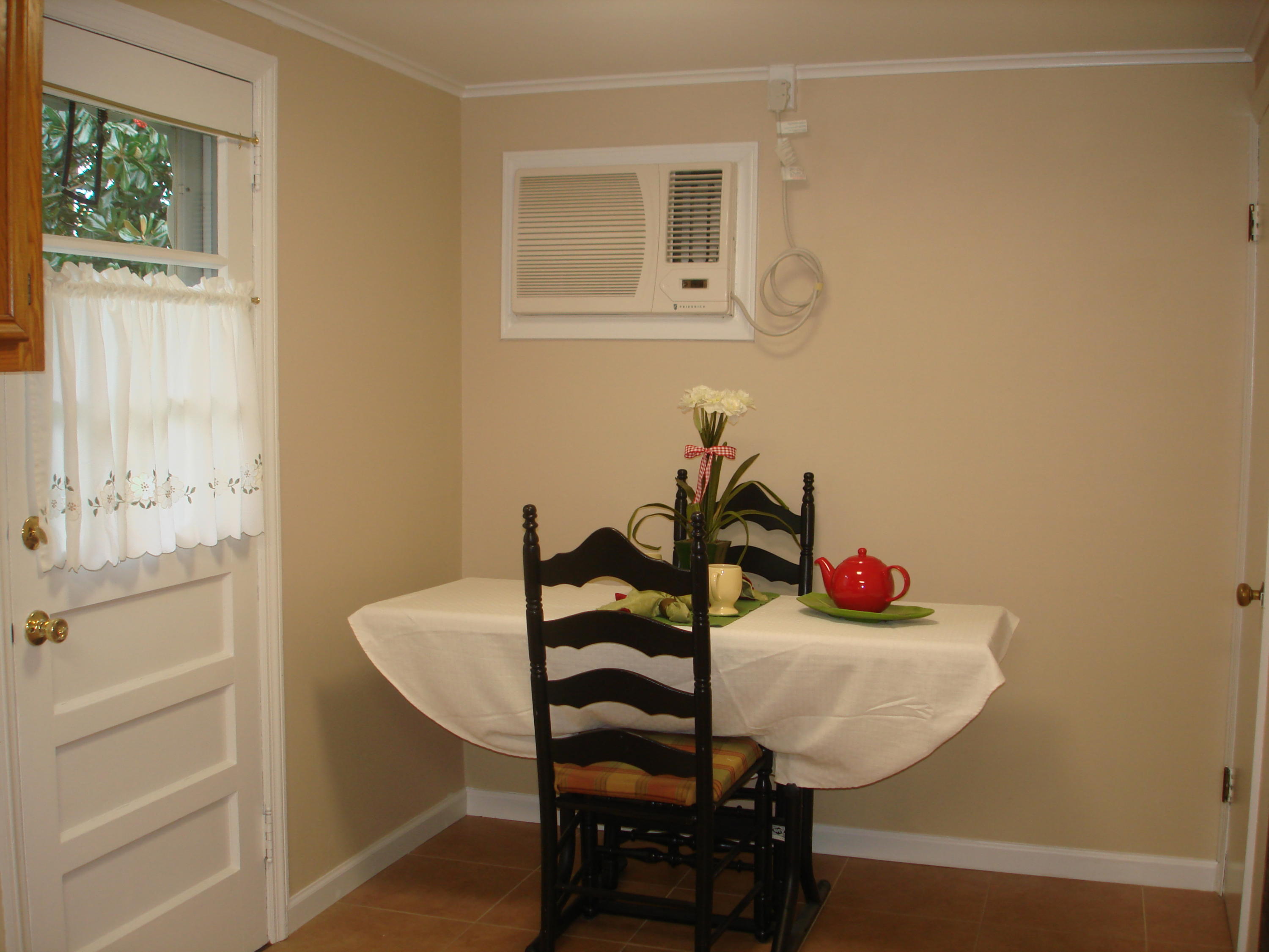 215 Butler Road Oak Ridge, TN 37830 - Photo 9 of 18 LARGE ENOUGH FOR BREAKFAST TABLE