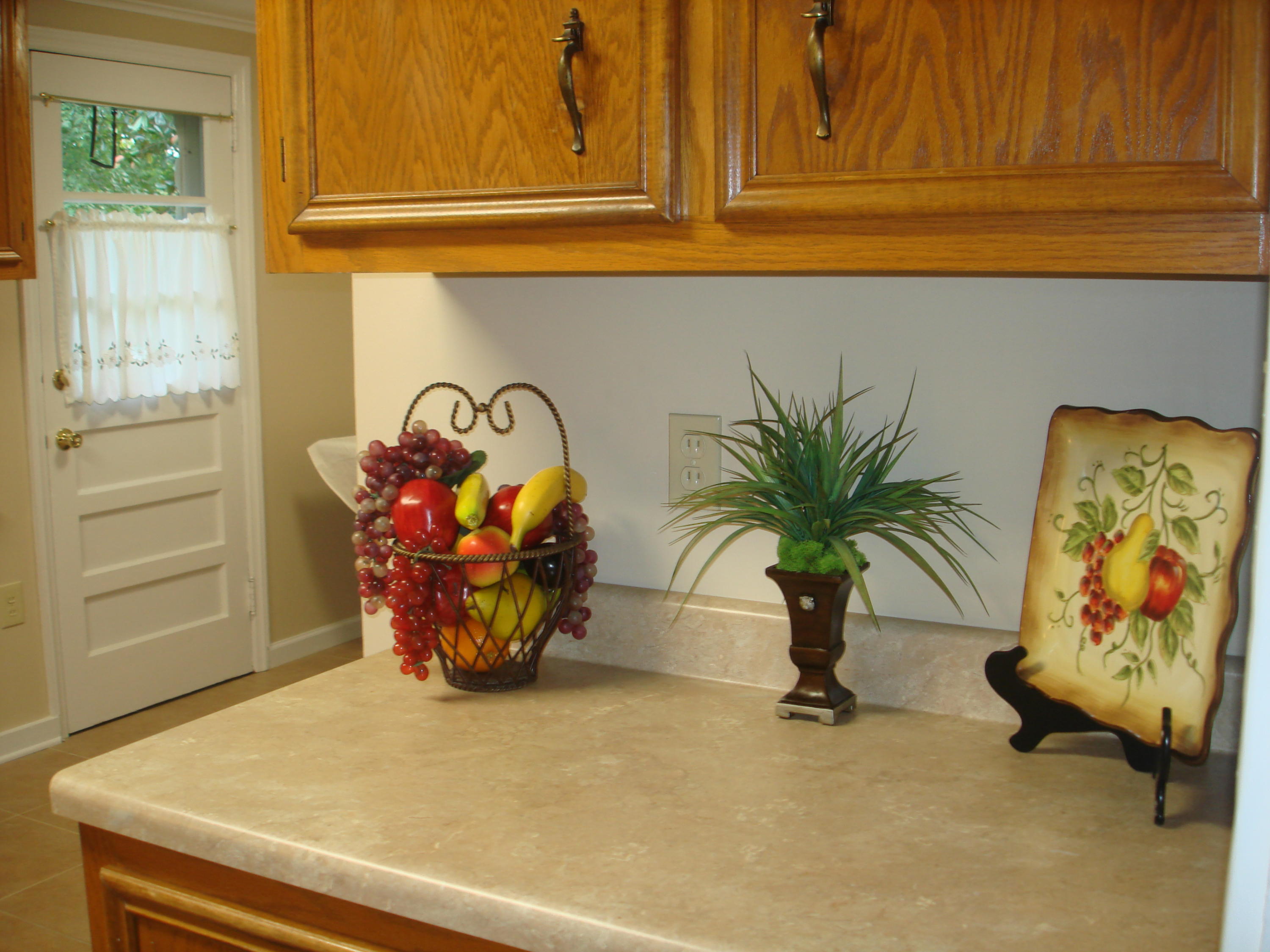 215 Butler Road Oak Ridge, TN 37830 - Photo 10 of 18 MORE CABINET AND COUNTER SPACE