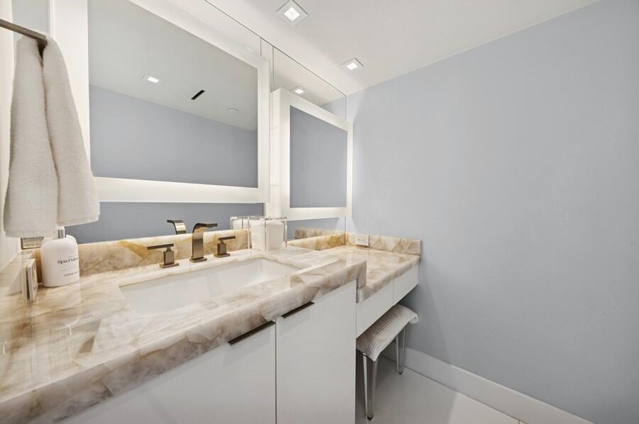 1400 South Ocean Boulevard, Unit 1106 Boca Raton, FL 33432 - Photo 21 of 82 Primary Bathroom